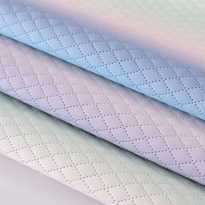 プレミアム製のハンドバッグ PU レザーファブリック グラデントレインボーダイヤモンドグリッドの質感