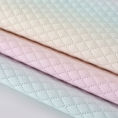 プレミアム製のハンドバッグ PU レザーファブリック グラデントレインボーダイヤモンドグリッドの質感