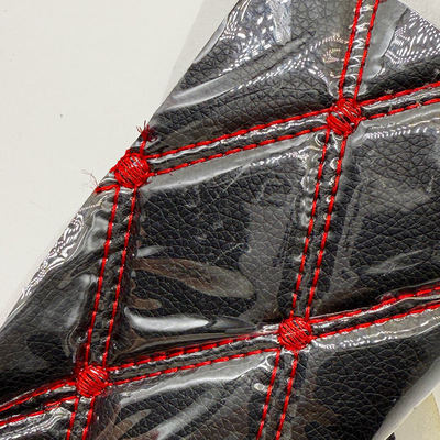 カスタムキルトPVCレザーカーフットマット 4.6mm厚 フォームパッド入り ストレッチフィット エンボス刺繍入り 車のシート ソファ バッグ用