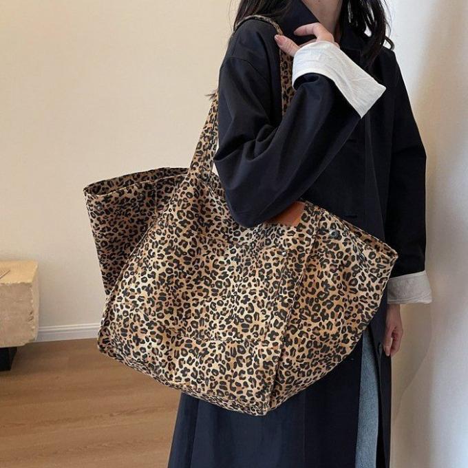 卸売 PVC レオパード 印刷 合成 人工 革 バッグ ノートブック 電話 シェル テーブル マット 偽造 革 布 15