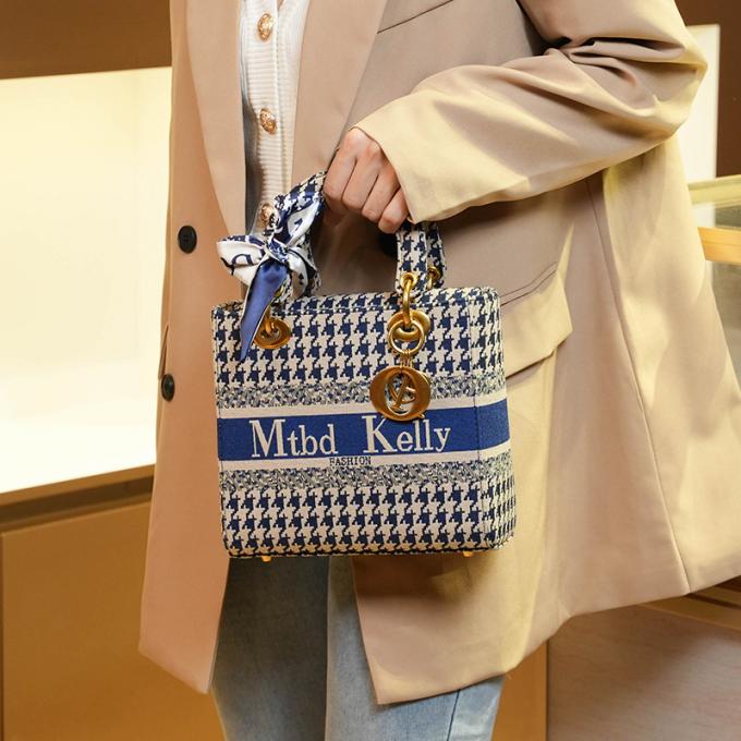 バッグ、ノート、電話ケース、テーブルマット用PVCホワイトエンボスデジタル印刷合成人工皮革 10